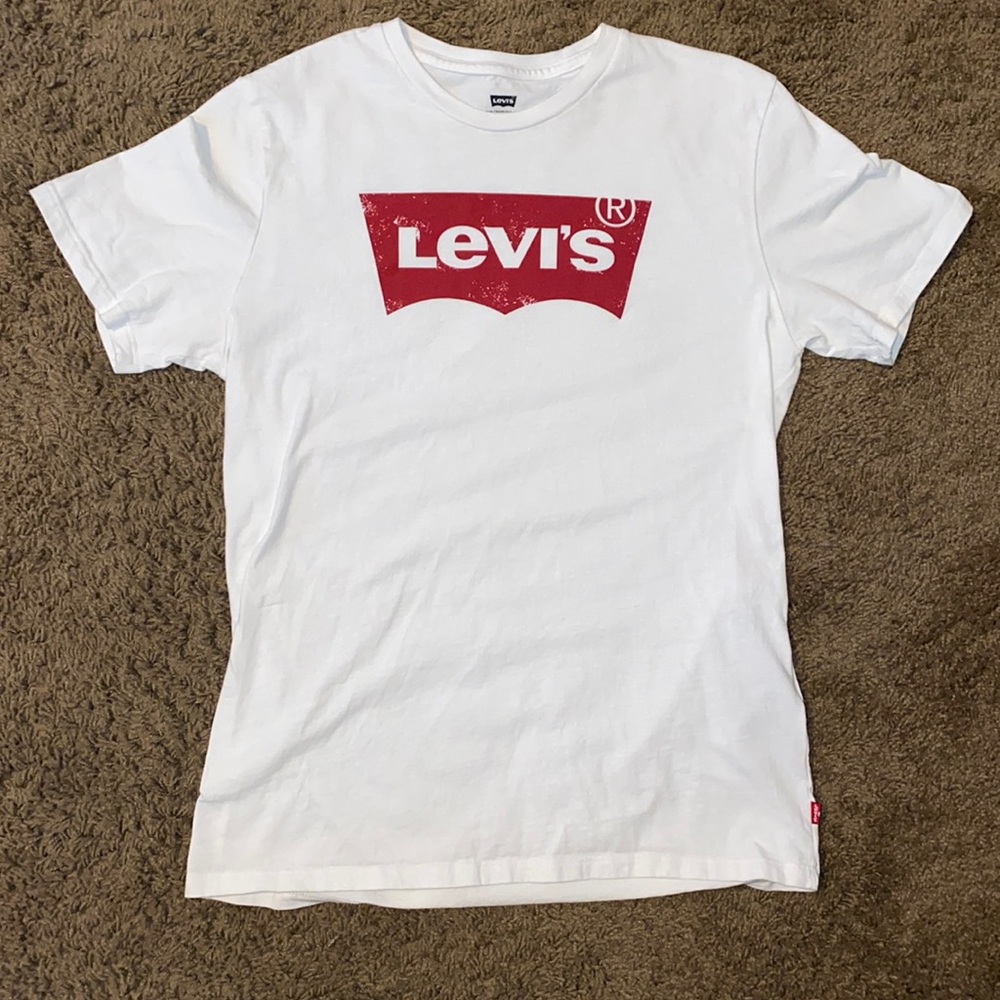 Levi’s T-shirt.